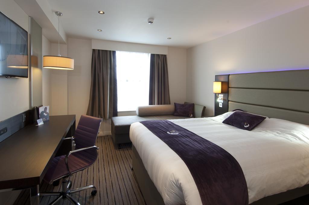 Premier Inn Epsom South Kültér fotó