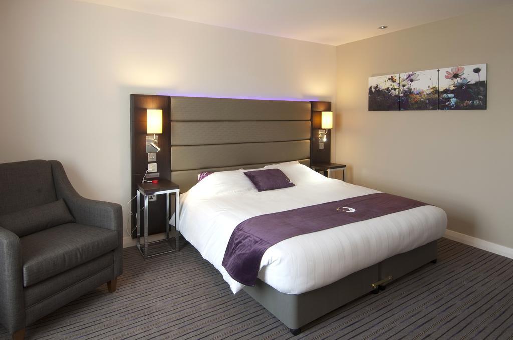 Premier Inn Epsom South Kültér fotó
