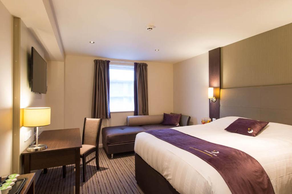 Premier Inn Epsom South Kültér fotó