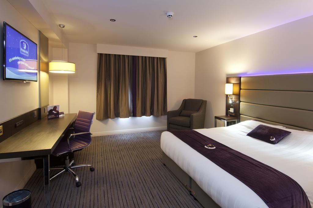 Premier Inn Epsom South Kültér fotó