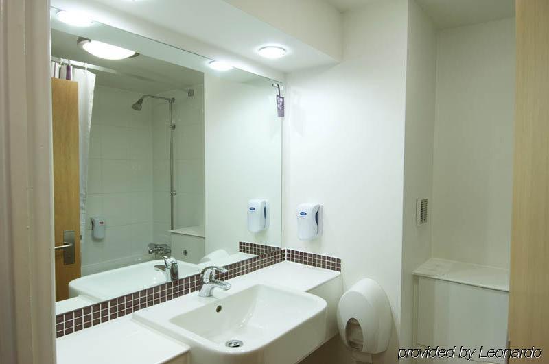 Premier Inn Epsom South Kültér fotó