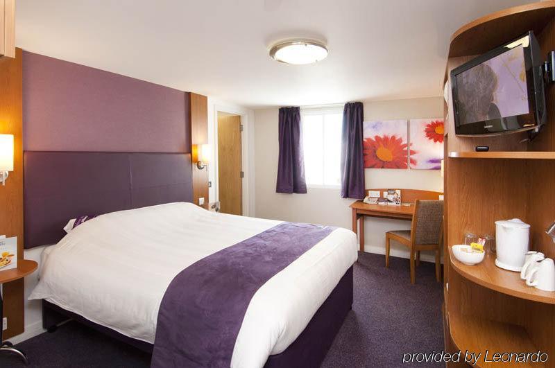 Premier Inn Epsom South Kültér fotó