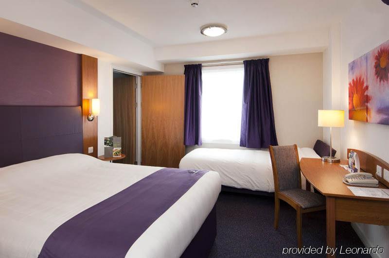 Premier Inn Epsom South Kültér fotó