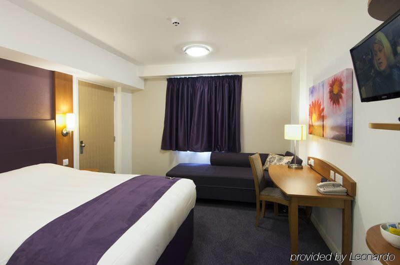 Premier Inn Epsom South Kültér fotó