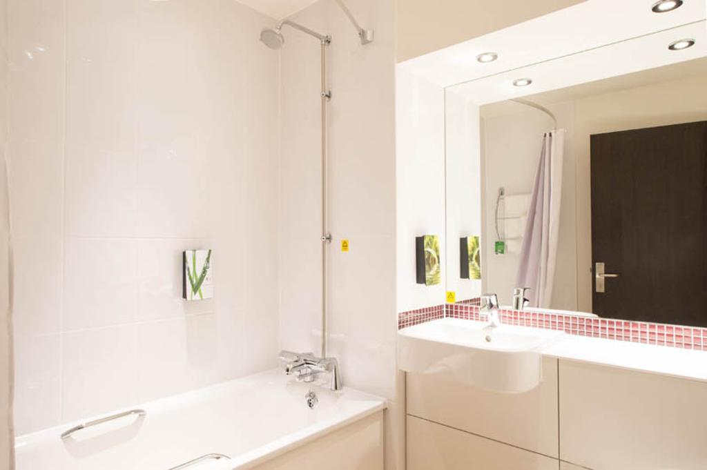 Premier Inn Epsom South Kültér fotó