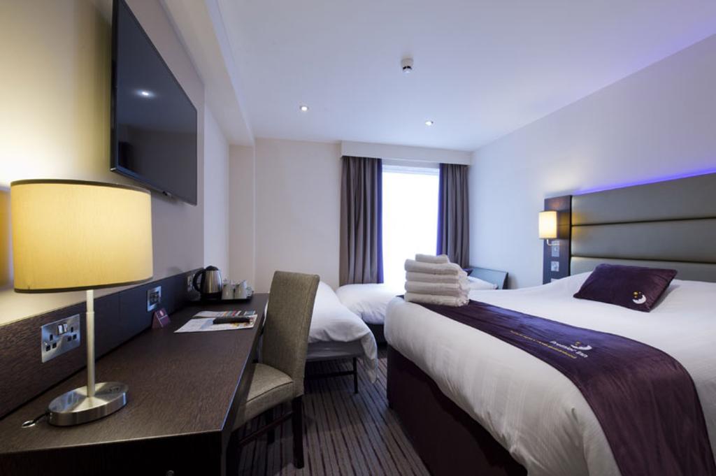 Premier Inn Epsom South Kültér fotó