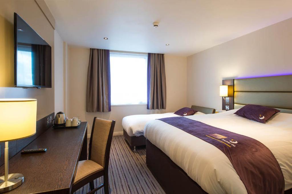 Premier Inn Epsom South Kültér fotó