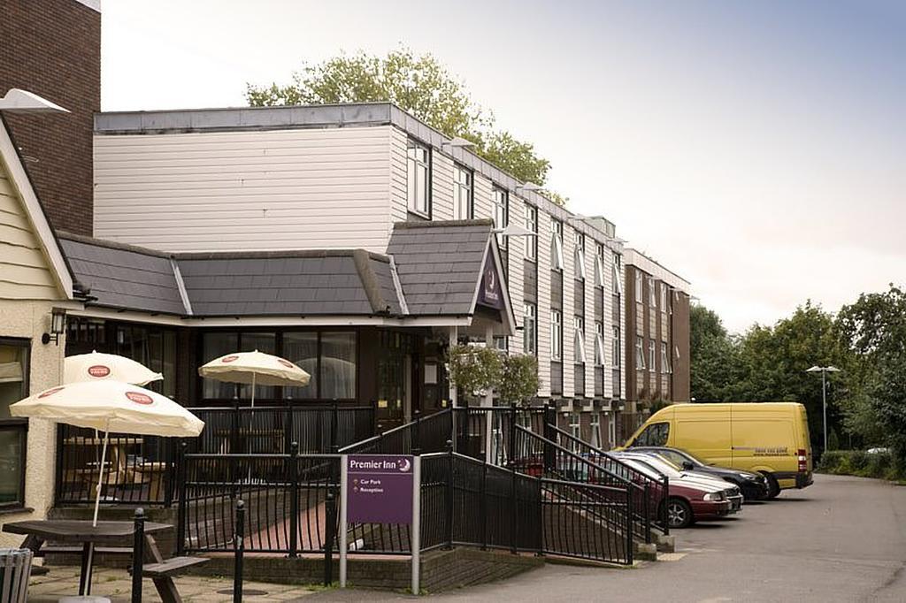 Premier Inn Epsom South Kültér fotó