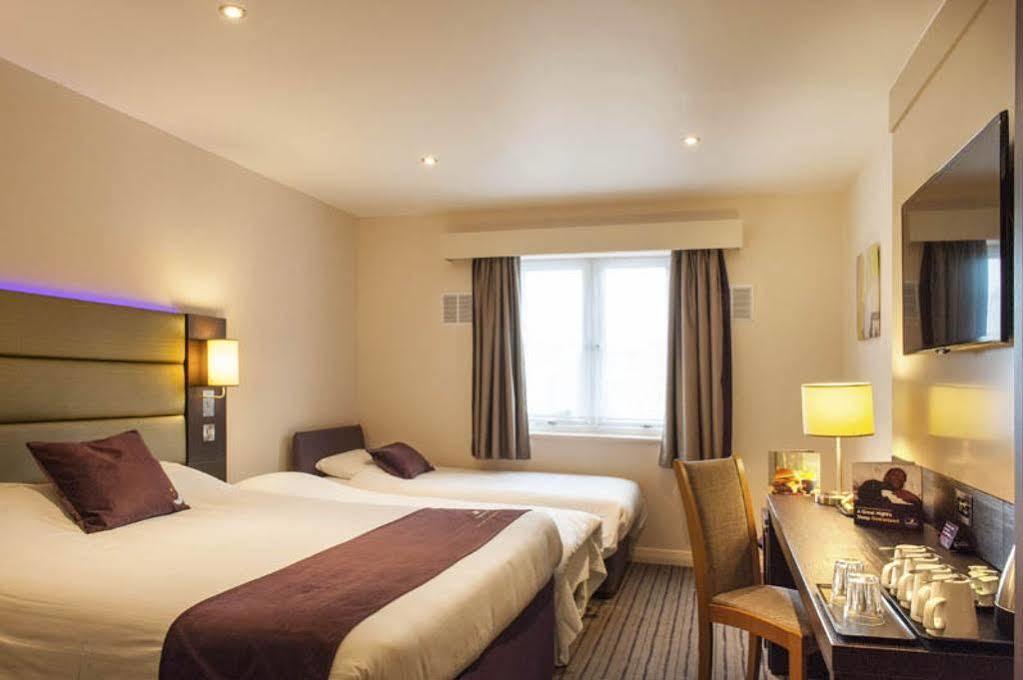 Premier Inn Epsom South Kültér fotó